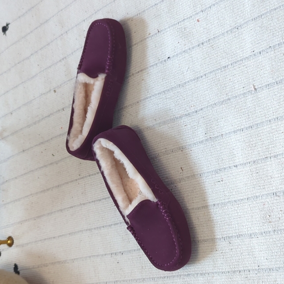 NWOB UGG Ansley slipper limited edition dark purple size 6 - Picture 2 of 8